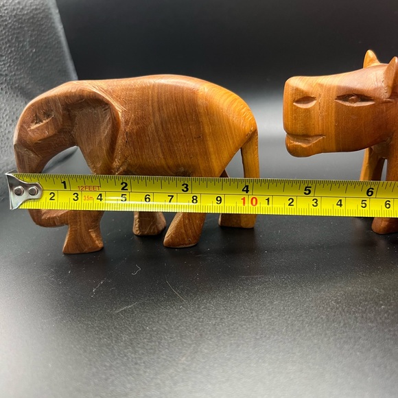 Vintage hand carved wooden elephant and hippo - Picture 3 of 10